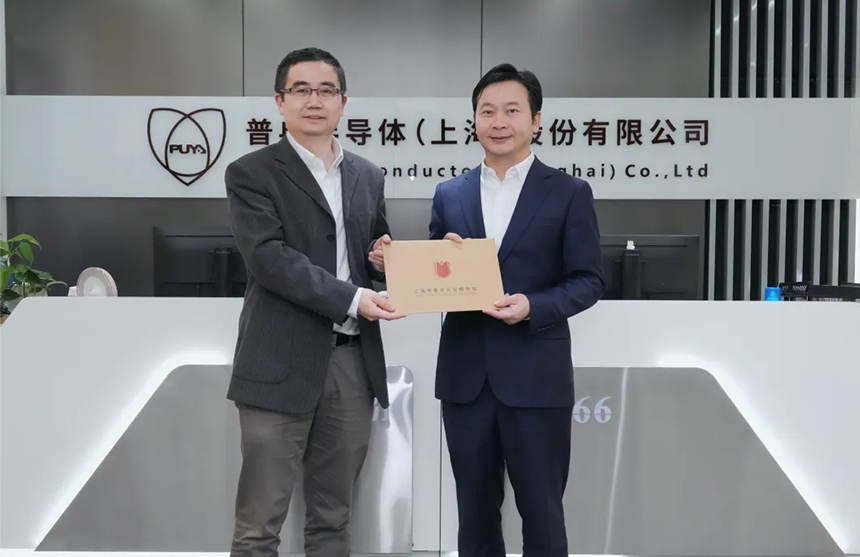 浦东新区领导莅临微扑克俱乐部股份调研指导